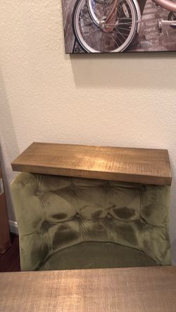 2 floating shelves