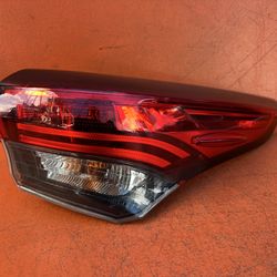 2020 2021 2022 2023 TOYOTA HIGHLANDER RIGHT PASSENGER SIDE OUTER TAIL LIGHT OEM