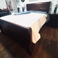 Wood Queen Bed Frame and 2 Nightstands