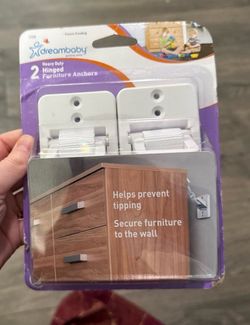 Dreambaby Heavy Duty Hinged Furniture Anchor 2-Pack