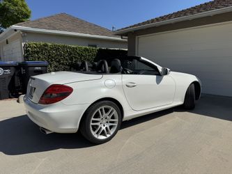 2009 Mercedes-Benz 300 SLK CLEAN Title