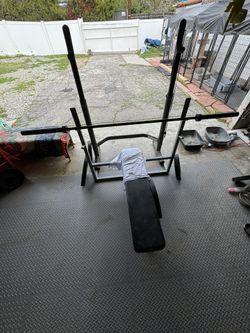 Weights, 2 45lb Bars, Bench, 𝘚𝘲𝘶𝘢𝘵 𝘚𝘵𝘢𝘯𝘥, Storage