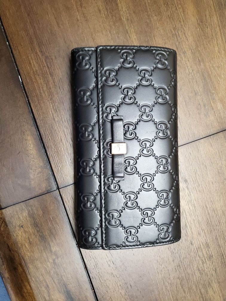Gucci leather wallet