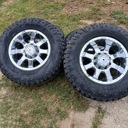 Universal 8 Lug 2500 Series Rims&Tires