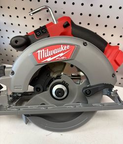 Milwaukee new 61/2” Circular Saw fuel