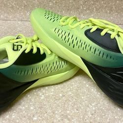 Women's Puma Sneakers