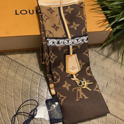 Louis Vuitton pink confidential twilly scarf – My Girlfriend's Wardrobe LLC
