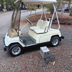 early 2000's electric YAMAHA golf cart 36 volt and charger with brand new tires and brand new rims runs great no trades 