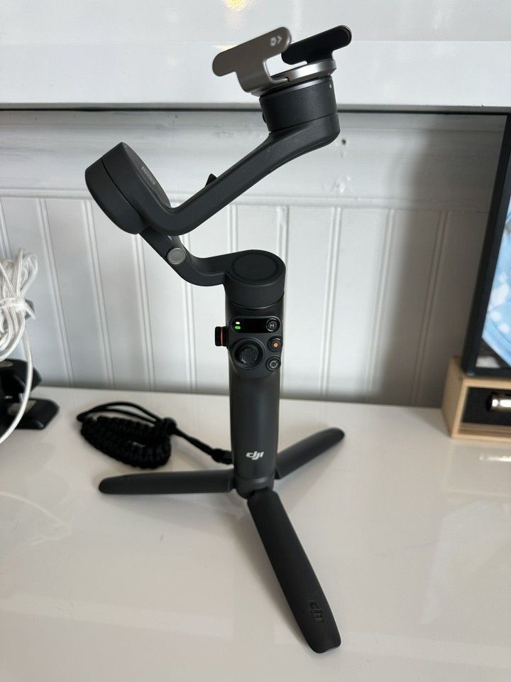 DJI Osmo Mobile 6 Stabilizer Gimbal
