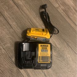 20-Volt MAX DEWALT POWERSTACK Compact Battery and Charger 
