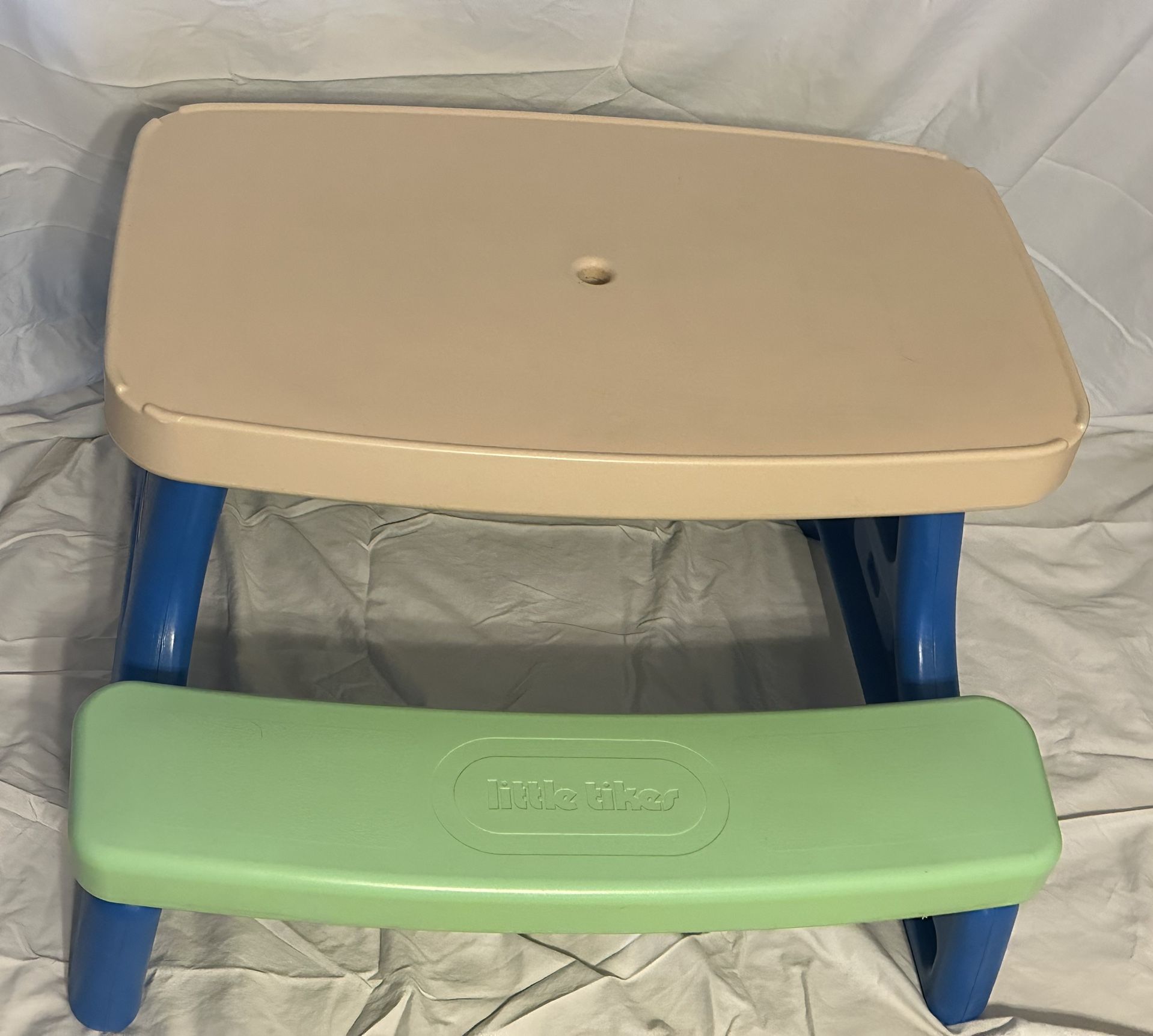 Toddler picnic table