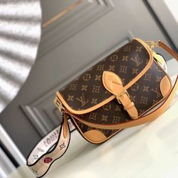 Louis Vuitton mini bag, classic old flower personalized shoulder strap, full of fashion(off169)