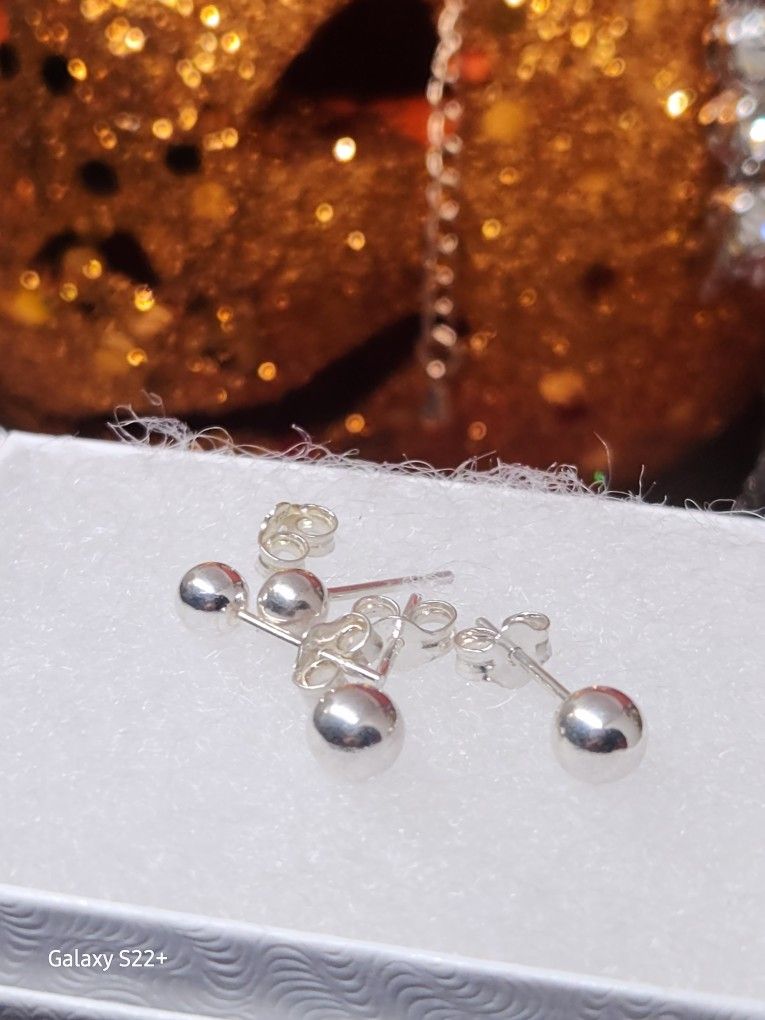 2 Pr 925 Sterling Silver Stud Earrings 