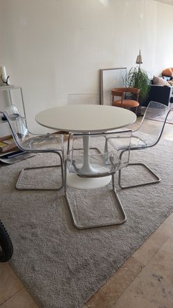40” round table white
