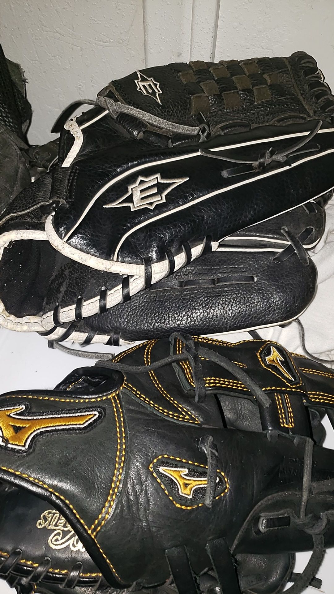 Baseball gloves