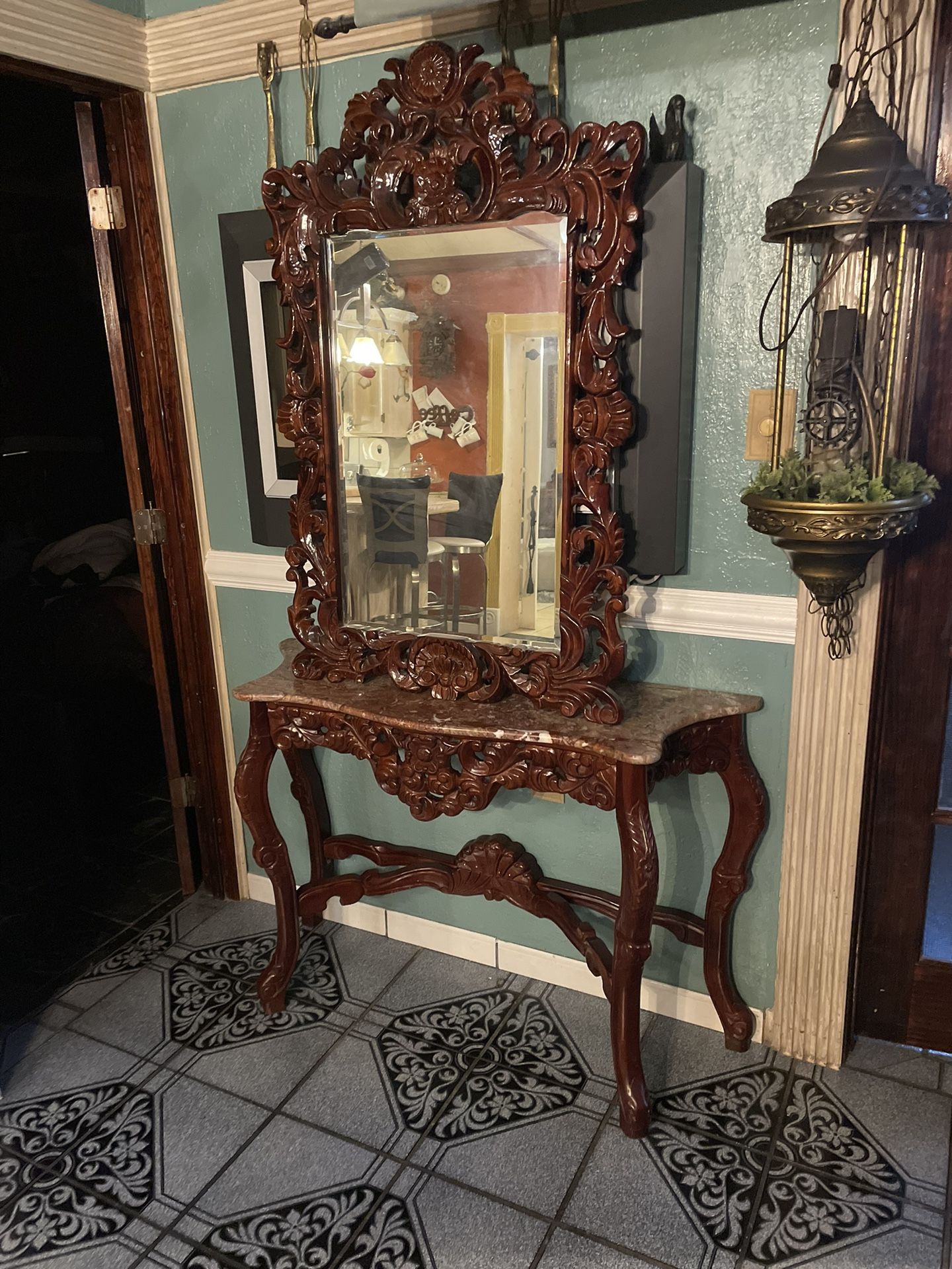 2Pcs hand carved Entrance table set Beautiful hand carved details on Table and mirror Made in Indonesia