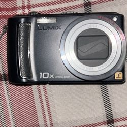 2008 Panasonic DMC-TZ4 Compact Digital Camera Open To Offers.
