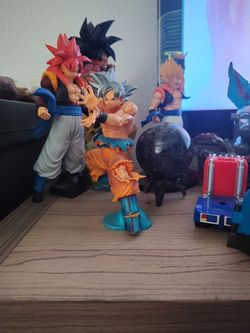 Mui Goku Statue