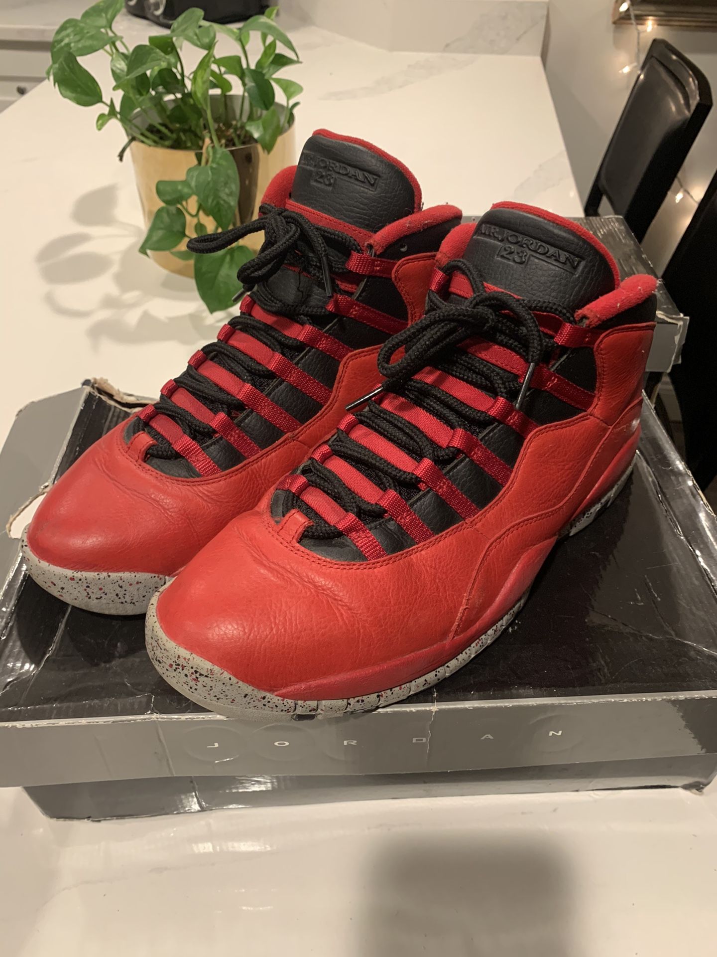 Bulls over Broadway 10’s size 12