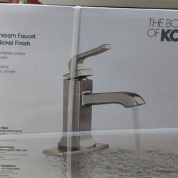  Single-Handle Bathroom Faucet in Vibrant Brushed Nickel. 