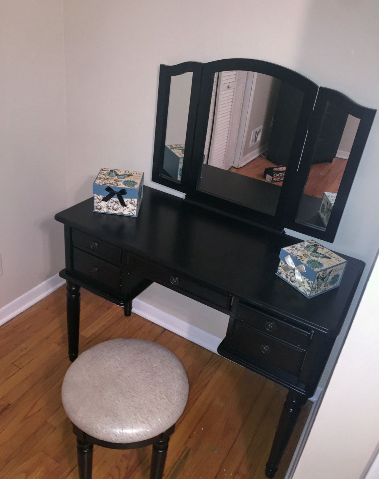 Vanity Set (Mirror & Stool Included)