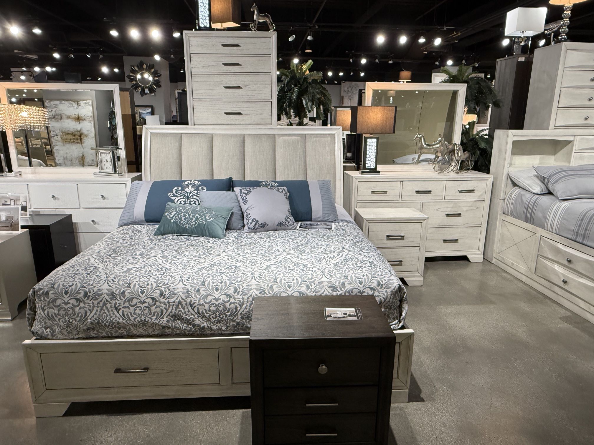 4pC Queen Bedroom Set