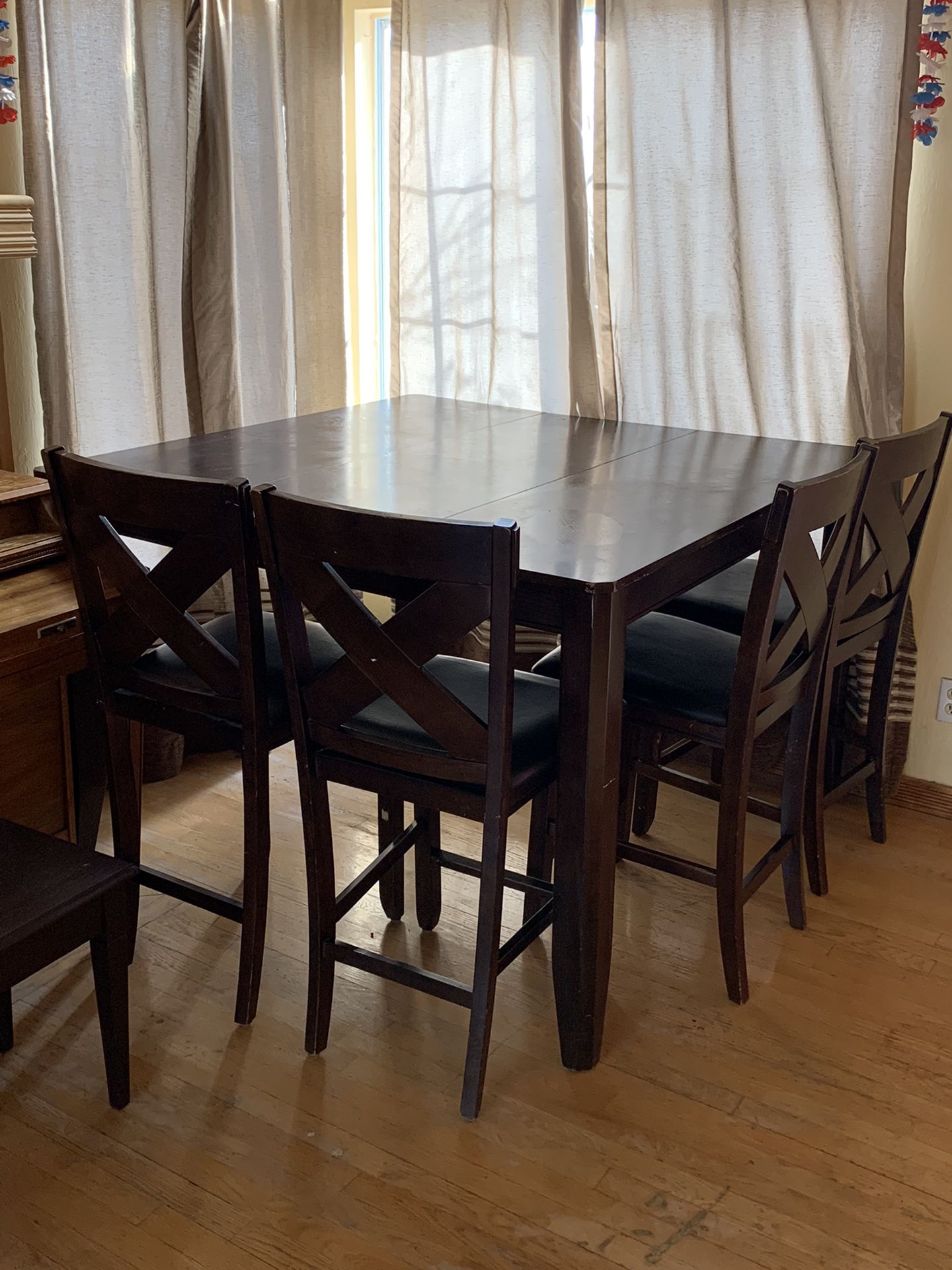 Haddigan Extendable Dining Table With 4 Chairs