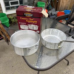 Country Chef Cooking Kit, Aluminum Pot and Basket, new in Box, $20
