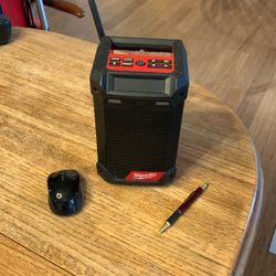 Milwaukee Speaker Radio (2951-20)