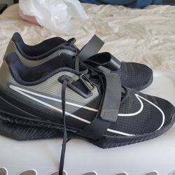 Used Nike Romelos 4 Men's Size 11 Black Lifters