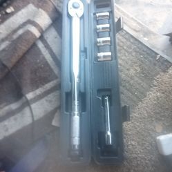 Workzone 47560-1/2" Drive Torque Wrench, sockets 20 to 150 Foot Pounds (GM116)