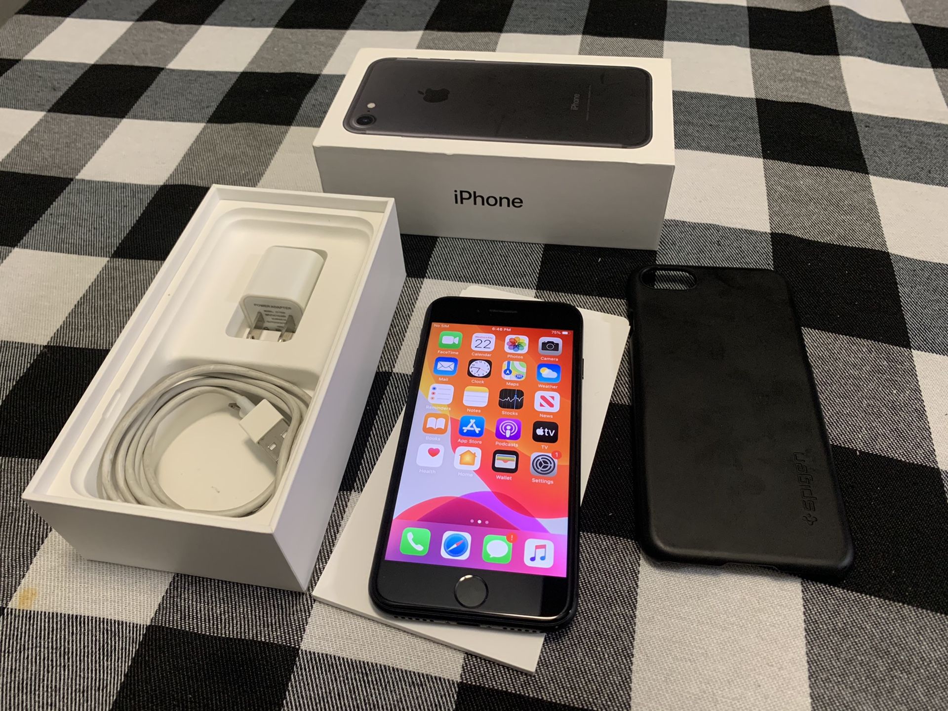 iPhone 7 Jet Black 32gb In Box Excellent Condition!!