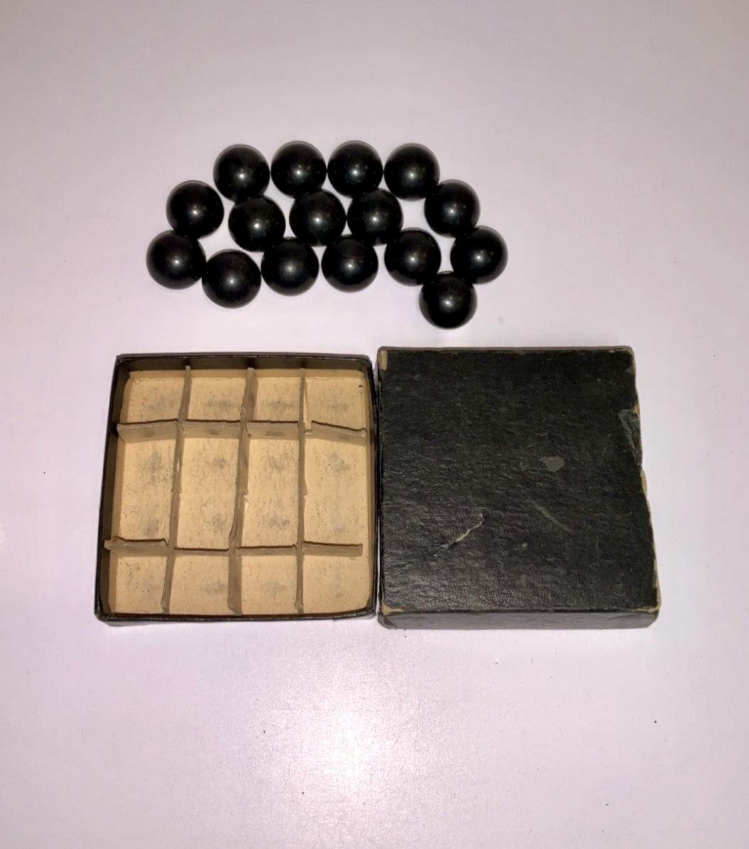 Brunswick-Balke-Collender TALLY SHAKE BALLS Black & White Pea Pool Billiards