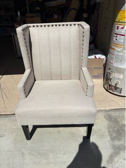 Very nice accent chair