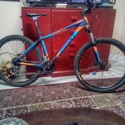 Giant Talon Mountain Bike Size Medium 24 Speed, Disc Brakes, Shimano Components