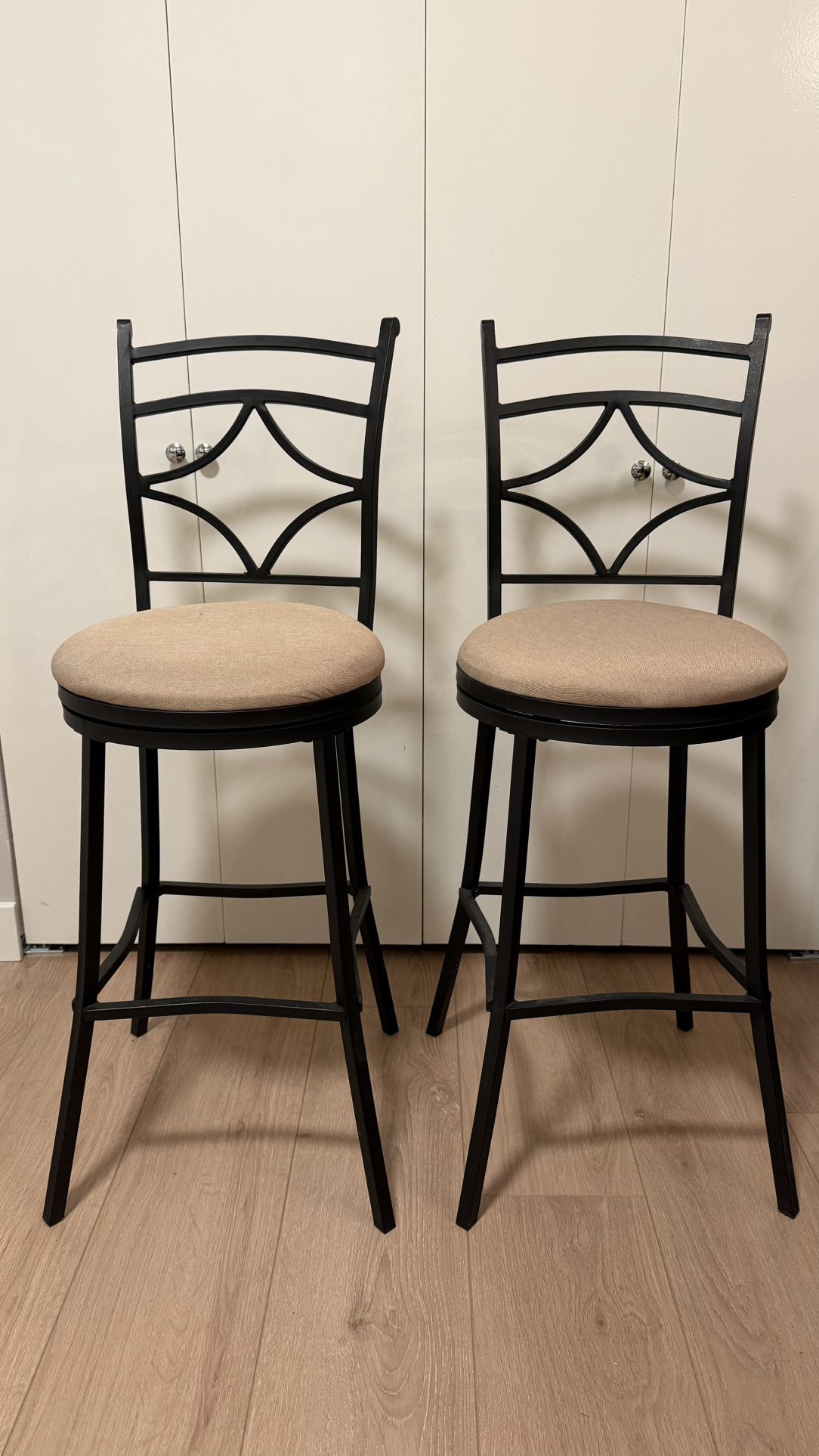 Cheyenne Home Furnishings Swivel Bar Stools