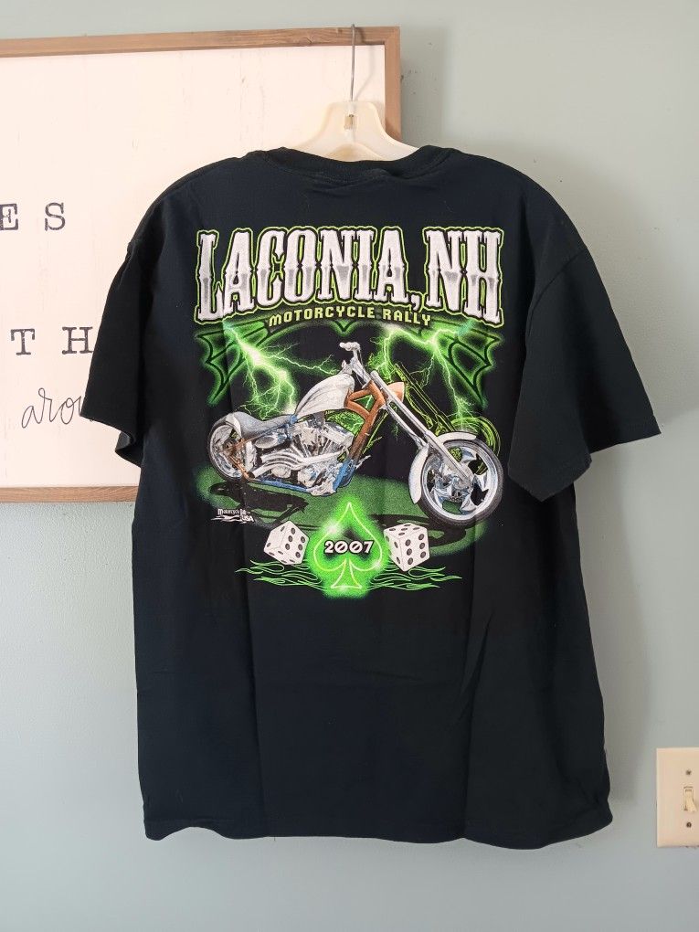 Y2k laconia motorcycle rally 2007 graphic print biker tshirt. Gildan Mens size large.