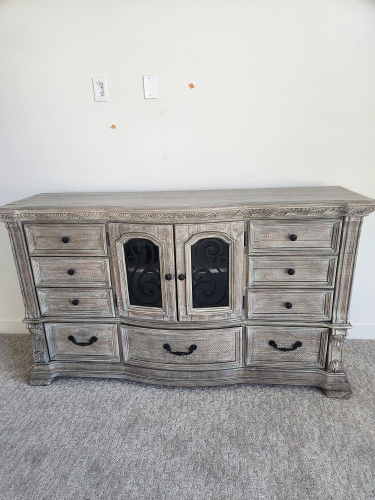 Tuscan Style 3 Piece Wood Bedroom Set