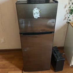 Refrigerator 