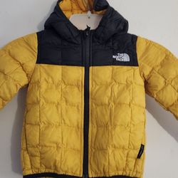 The North Face Hooded Puffer Jacket Size:2T Color : Yellow/Black 