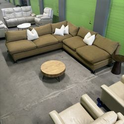 Robb & Stucky Sectional Brand New Never Used (Free Delivery)