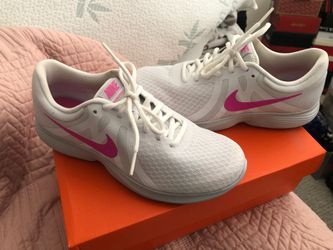 Woman’s nike size 8