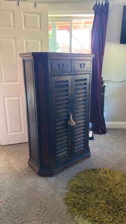 Solid wood cabinet