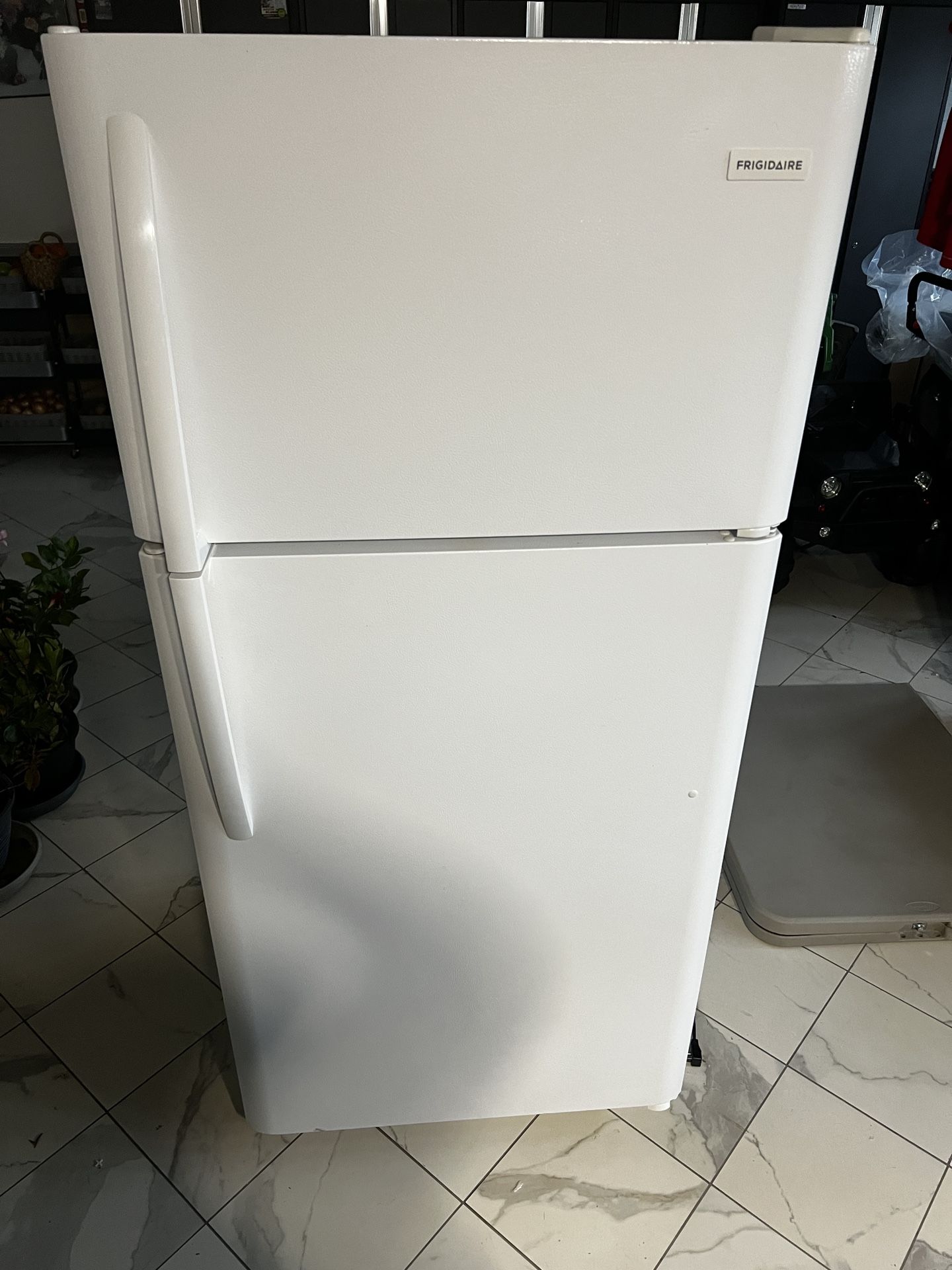 FRIGIDAIRE REFRIGERATOR 