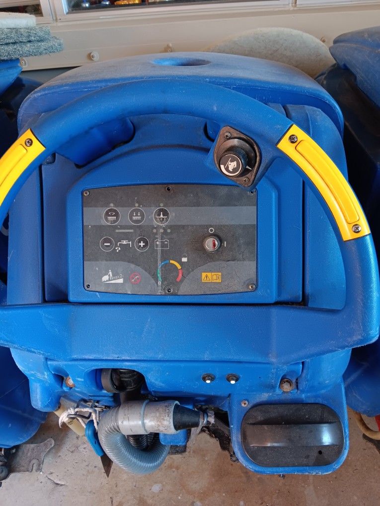 Floor Scrubber Machine