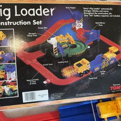 Vintage 1991 Tomy Big Loader Construction Set