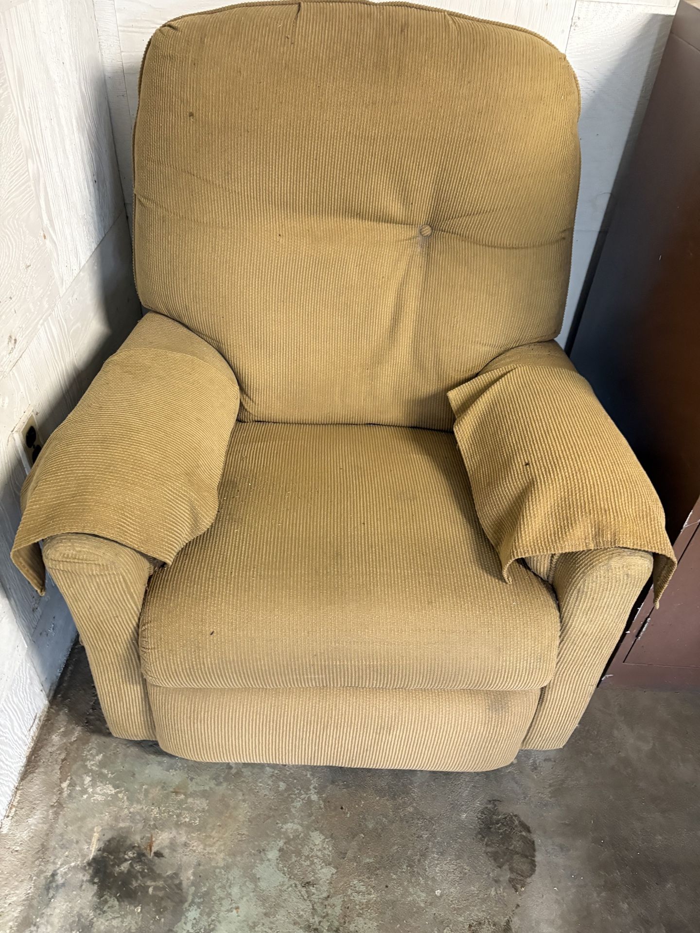 Recliner - Free