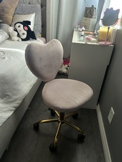PINK HEART CHAIR WITH GOLD LEGS 