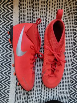 Nike PHANTOM VSN Big Boys Size 6 SOCCER CLEATS