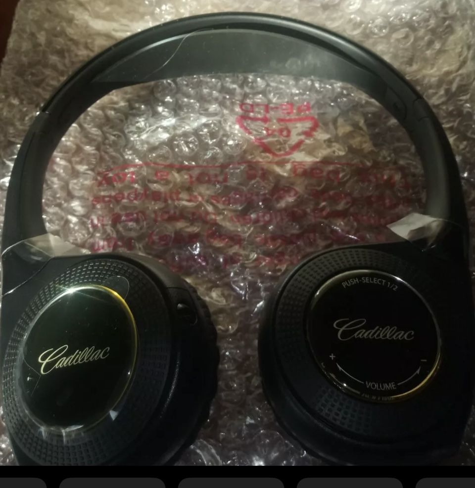 ( 3 Pair Set ) 2013-2016 Cadillac SRX / XTS Headrest DVD Entertainment Wireless 3 Headphone OEM